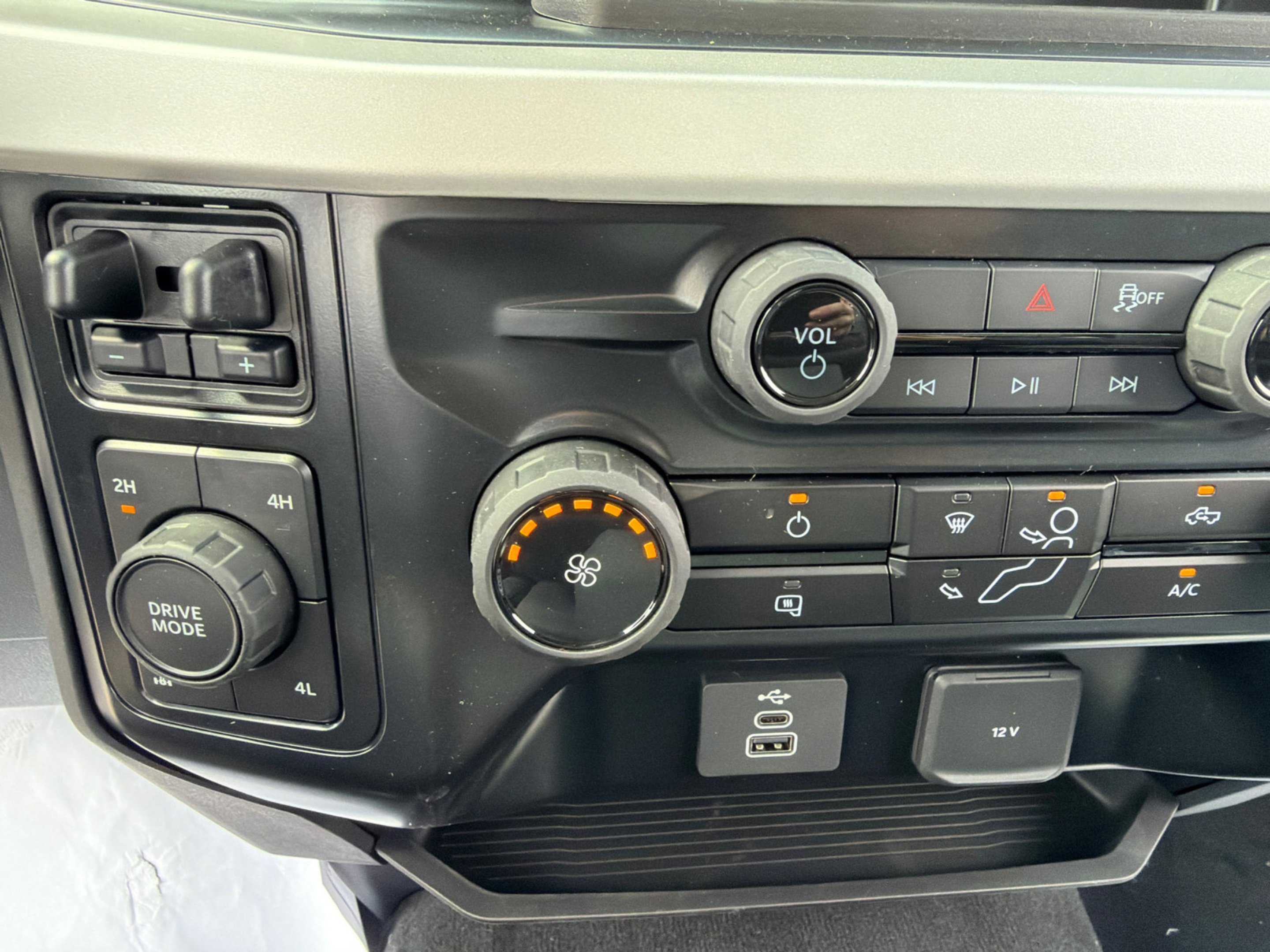 New 2026 Carbonized Gray Metallic Ford F-350® XLT image 24