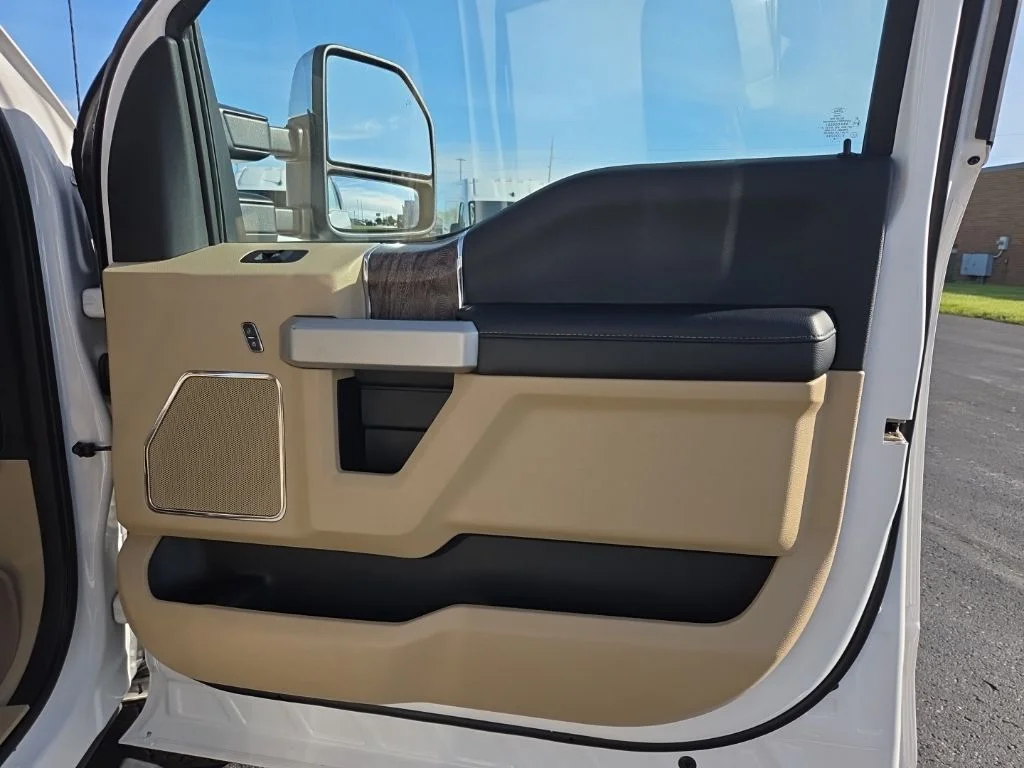 Used 2019 White Ford Lariat image 26