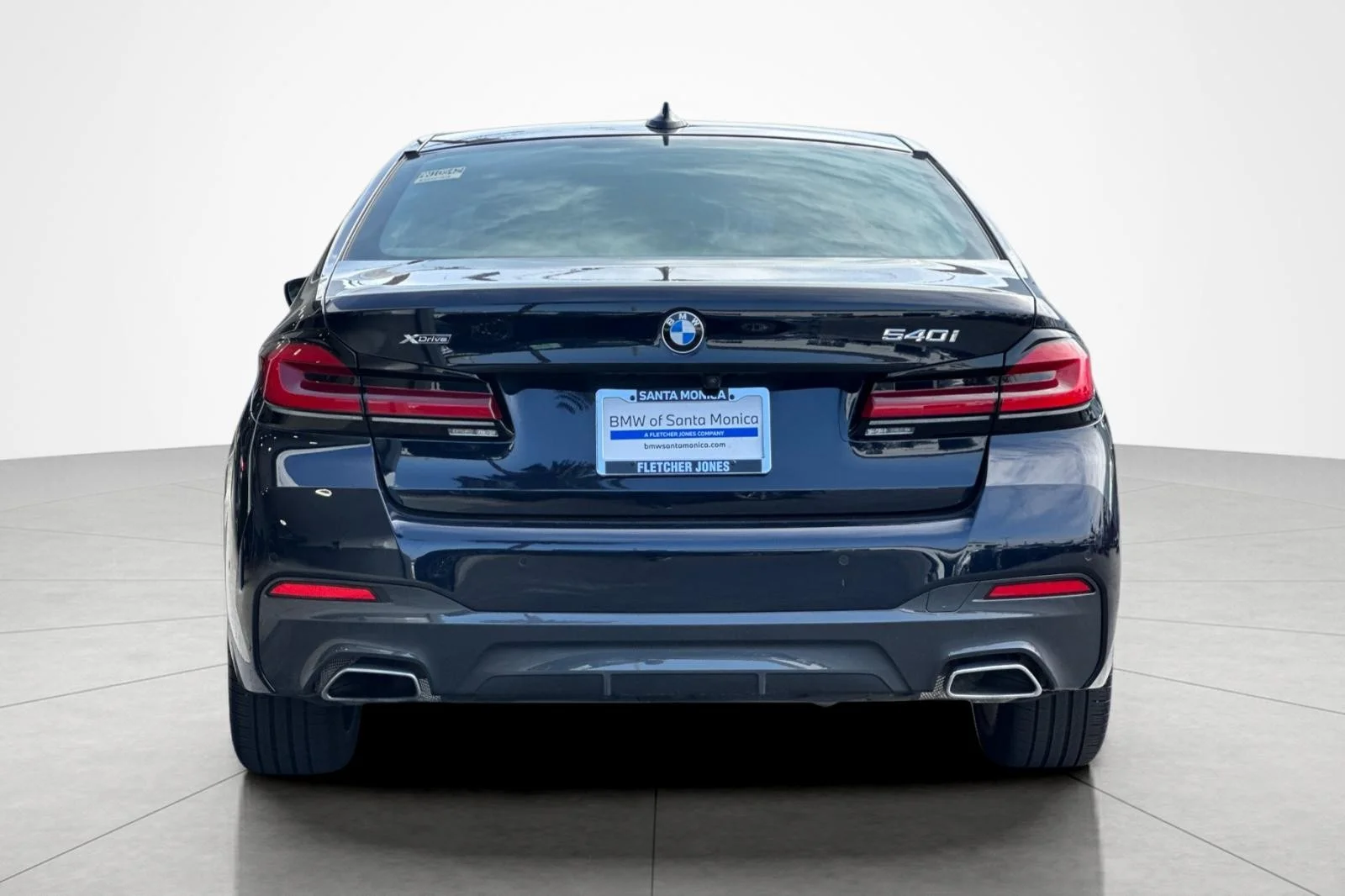 Used 2023 Carbon Black Metallic BMW 540i xDrive image 4
