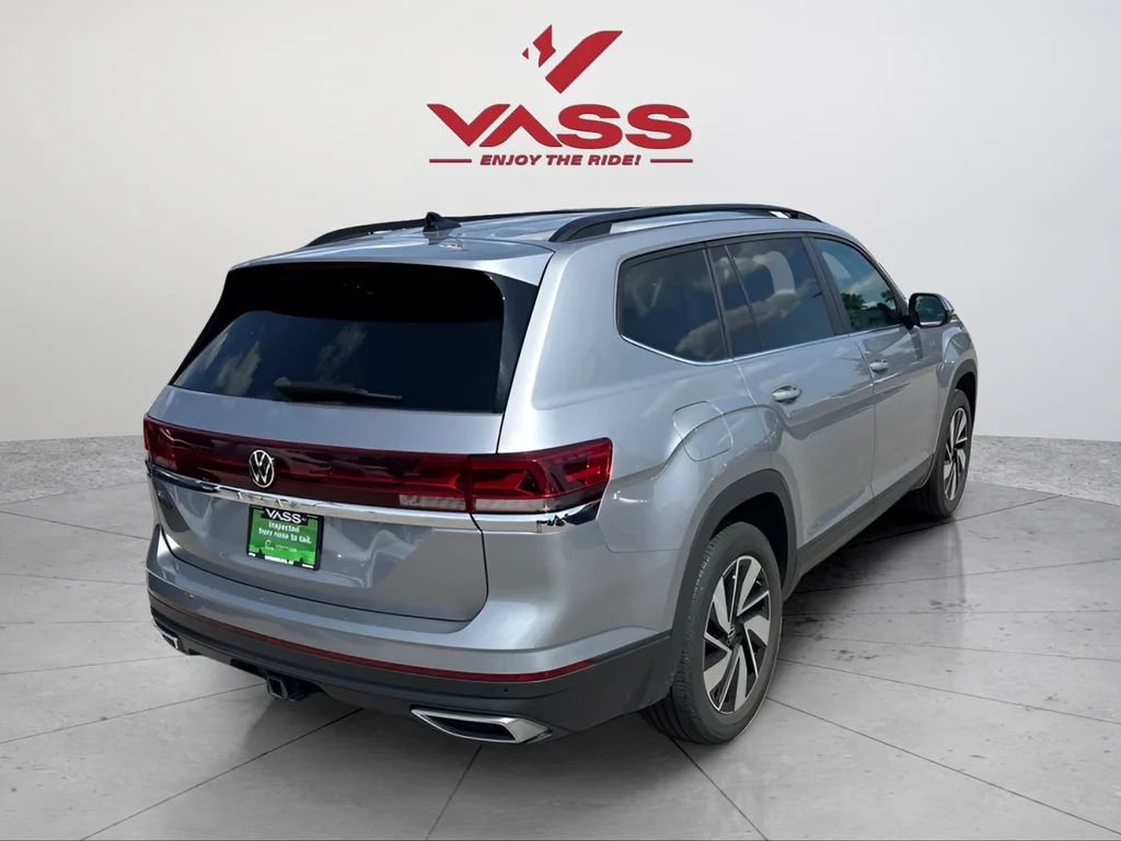 Used 2025 Silver Mist Metallic Volkswagen 2.0T SE w/Technology image 5