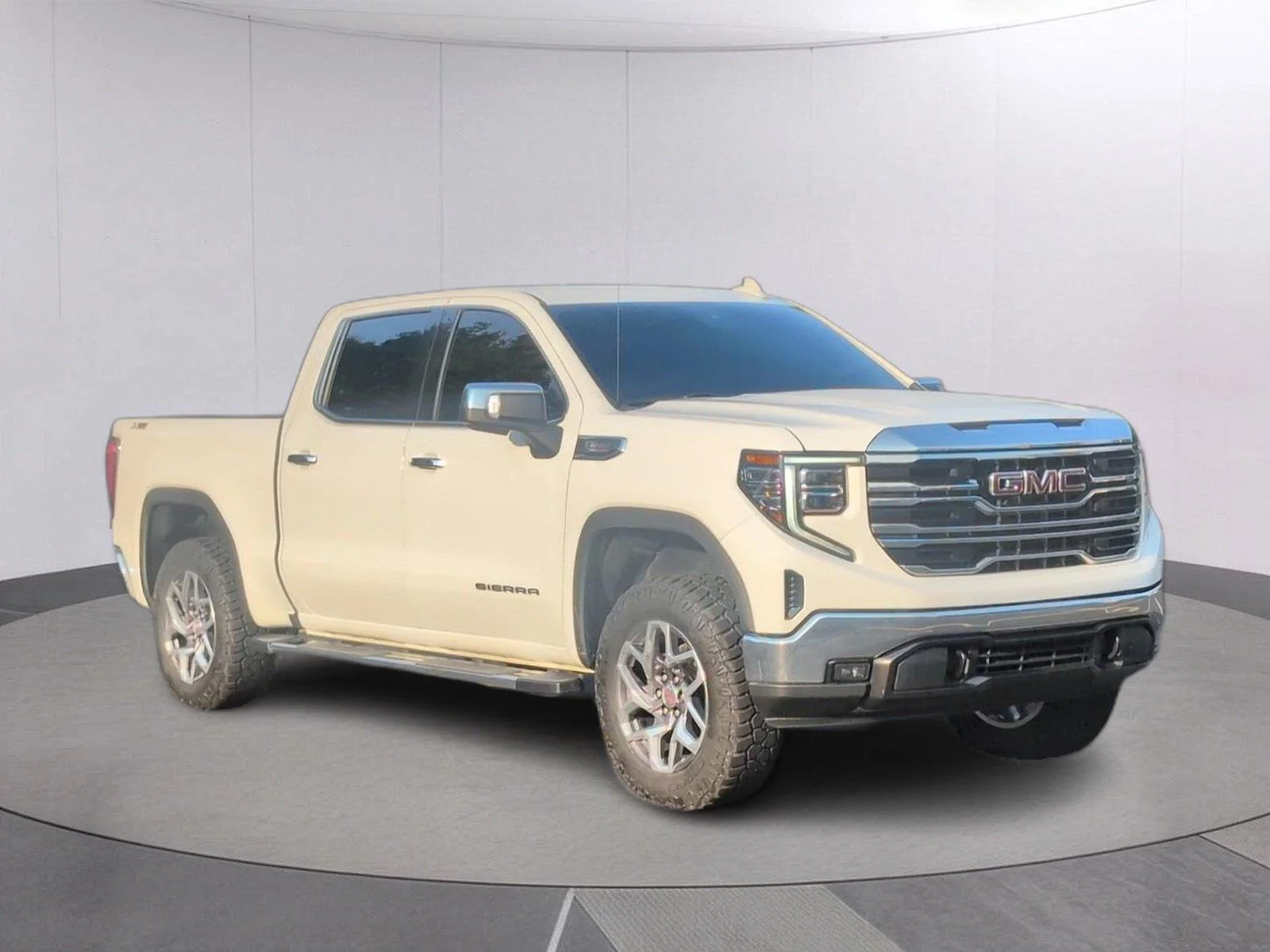 Used 2023 SUMMIT WHITE GMC SLT image 9