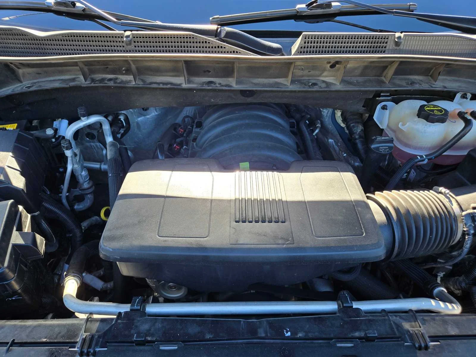 Used 2024 Downpour Metallic GMC SLT image 30