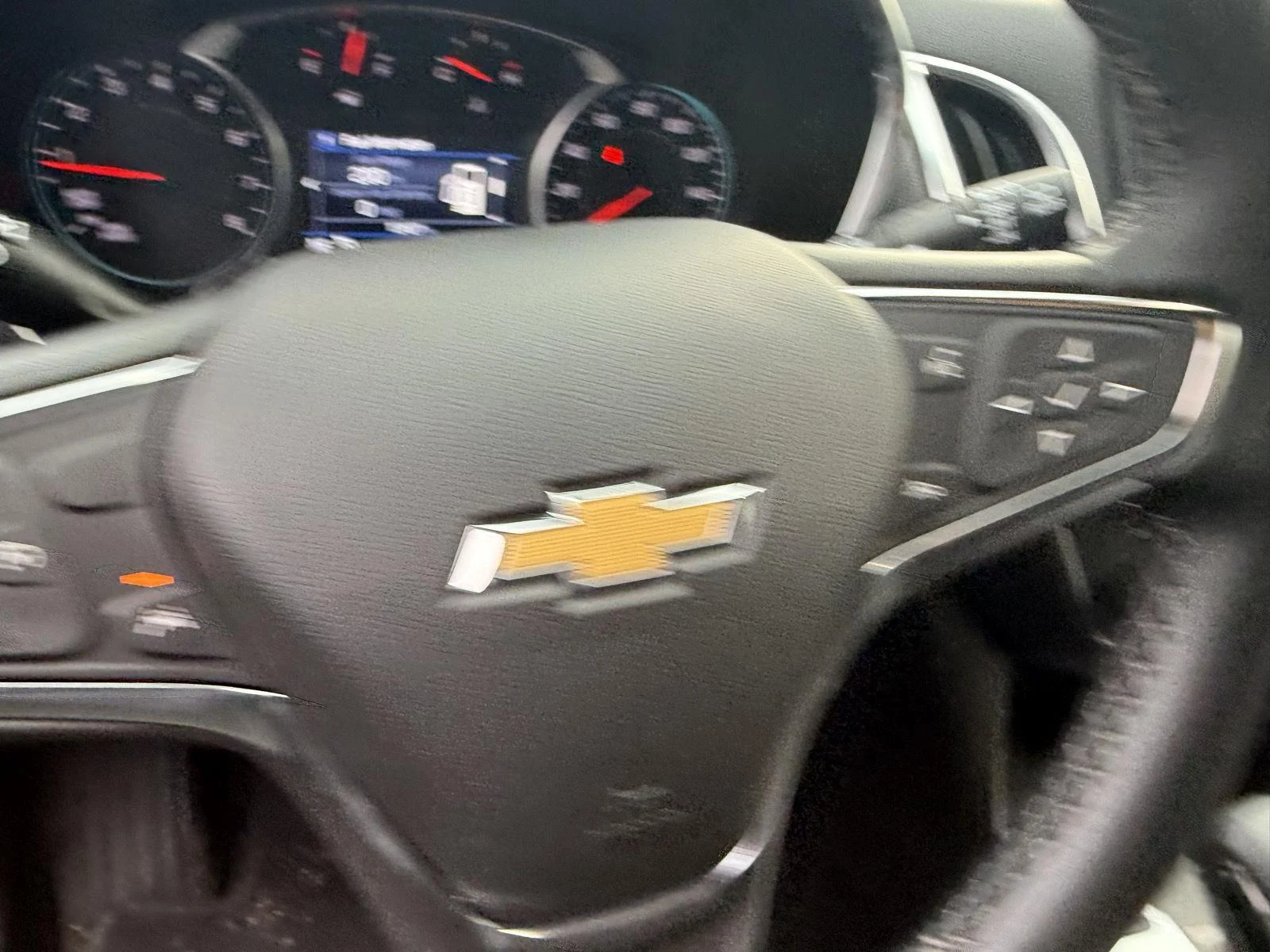 Used 2024 Lakeshore Blue Metallic Chevrolet LT image 13
