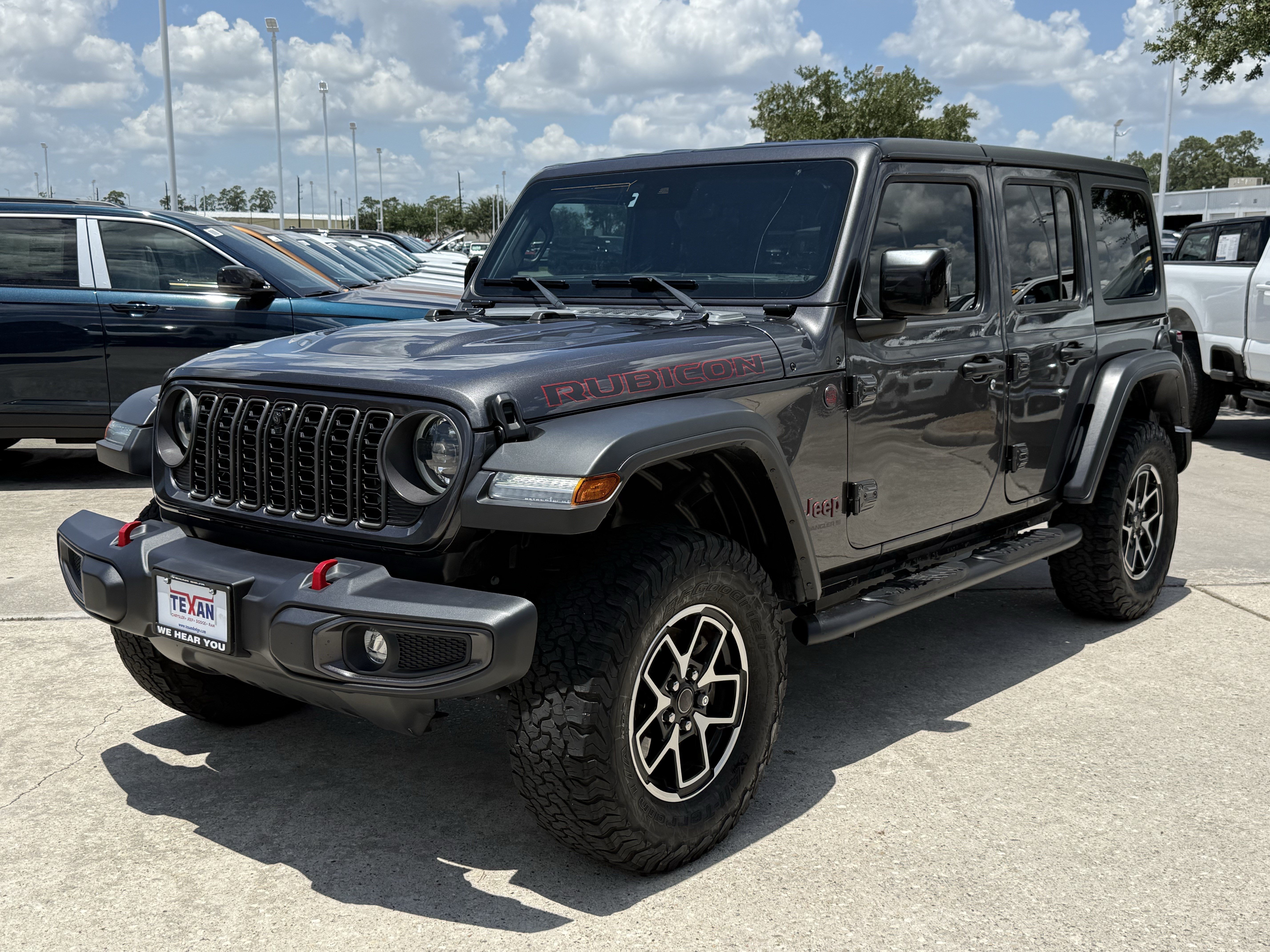 Used 2024 Granite Crystal Metallic Clearcoat Jeep Rubicon image 8