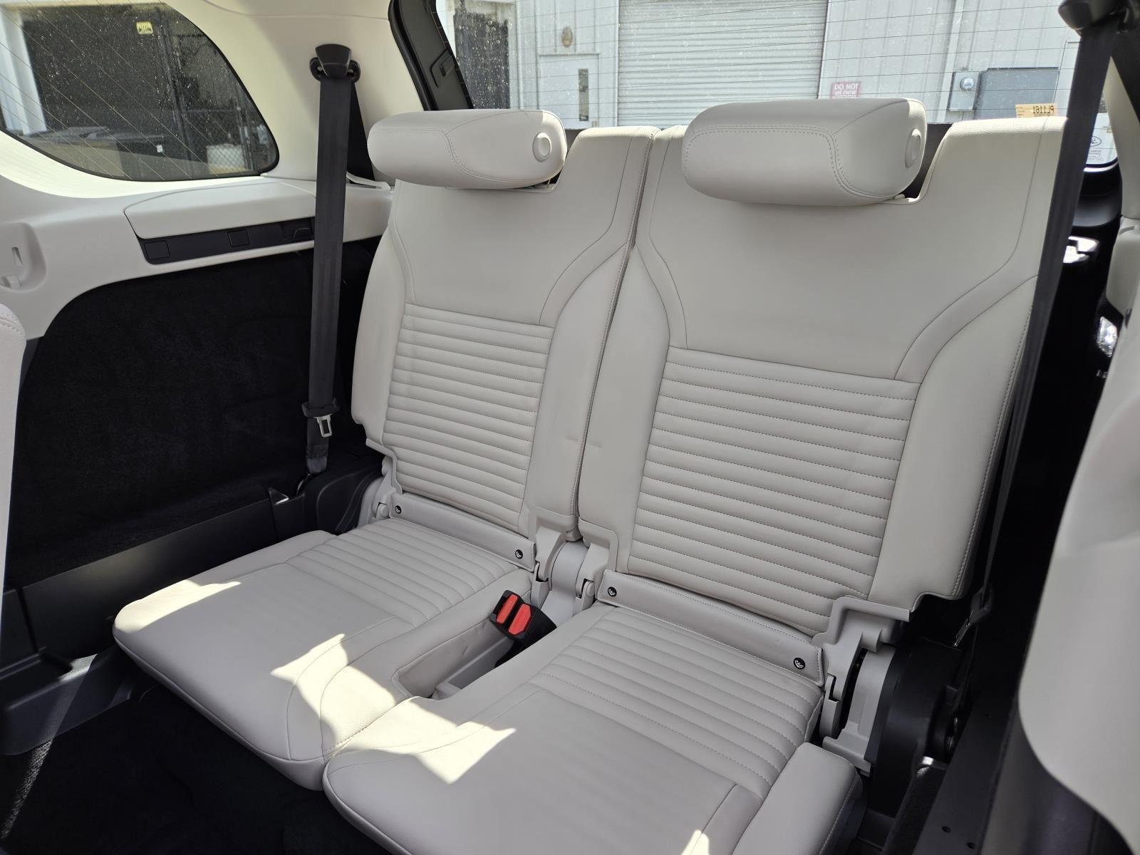 Used 2025 Fuji White Land Rover S image 29