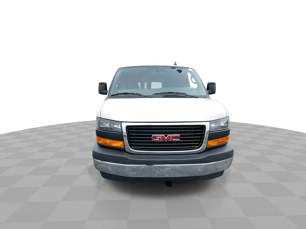 Used 2025 Summit White GMC 2500 image 4