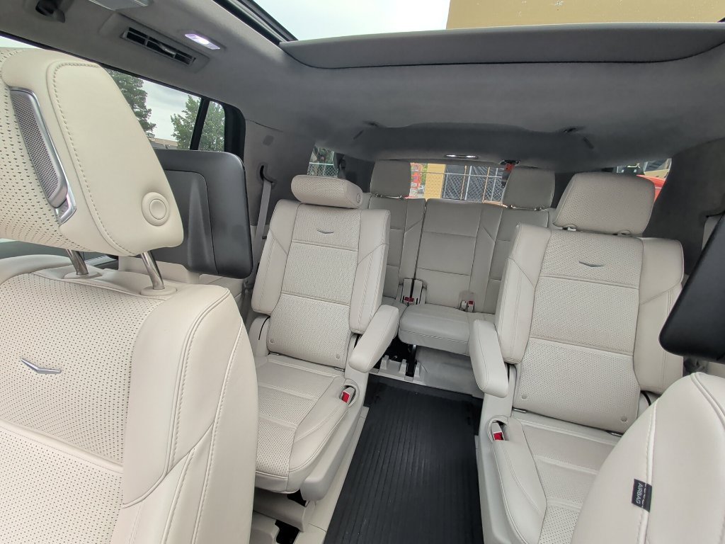 Used 2021 CRYSTAL WHITE TRICOAT Cadillac Sport Platinum image 19