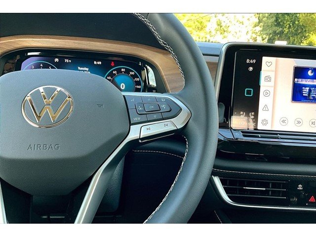 New 2026 Deep Black Pearl Volkswagen 2.0T SE image 11