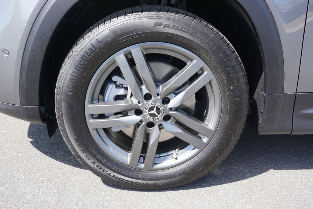 Certified Used 2025 Mountain Grey Metallic Mercedes-Benz GLB 250 image 14