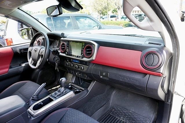 Used 2022 White Toyota SR5 image 9