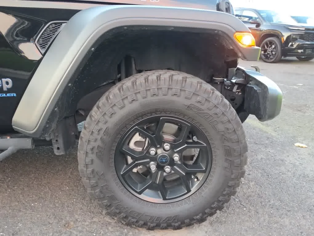 Certified Used 2025 Black Jeep Willys 4xe image 9