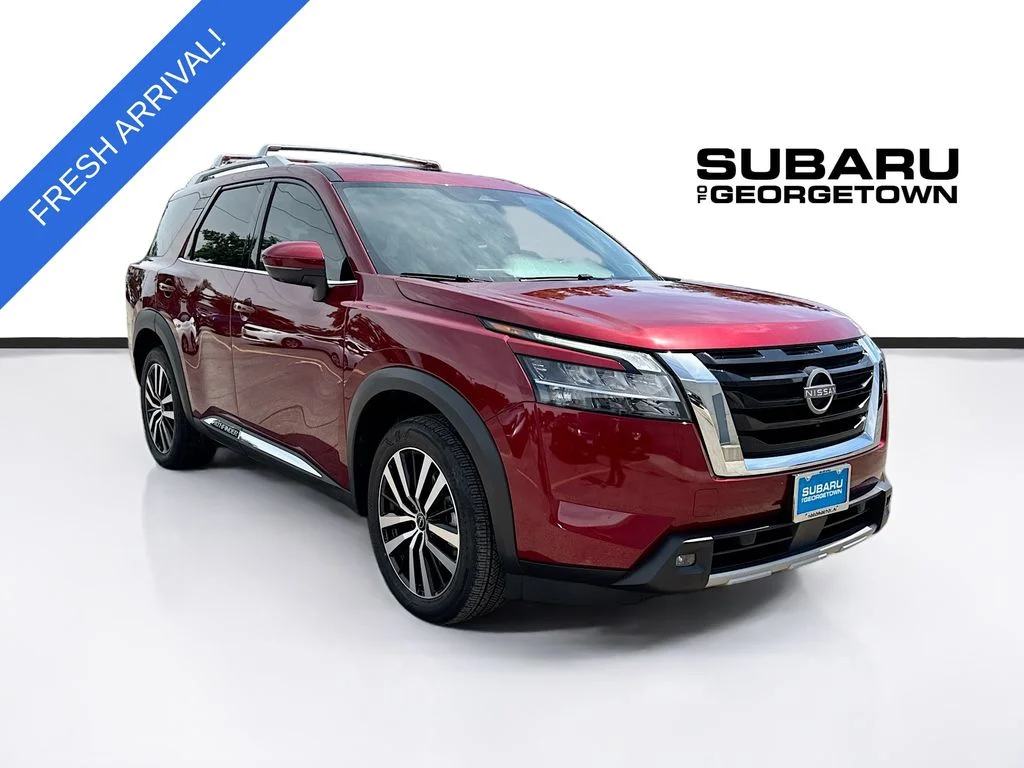 2023 Nissan Pathfinder Platinum 4WD's photo