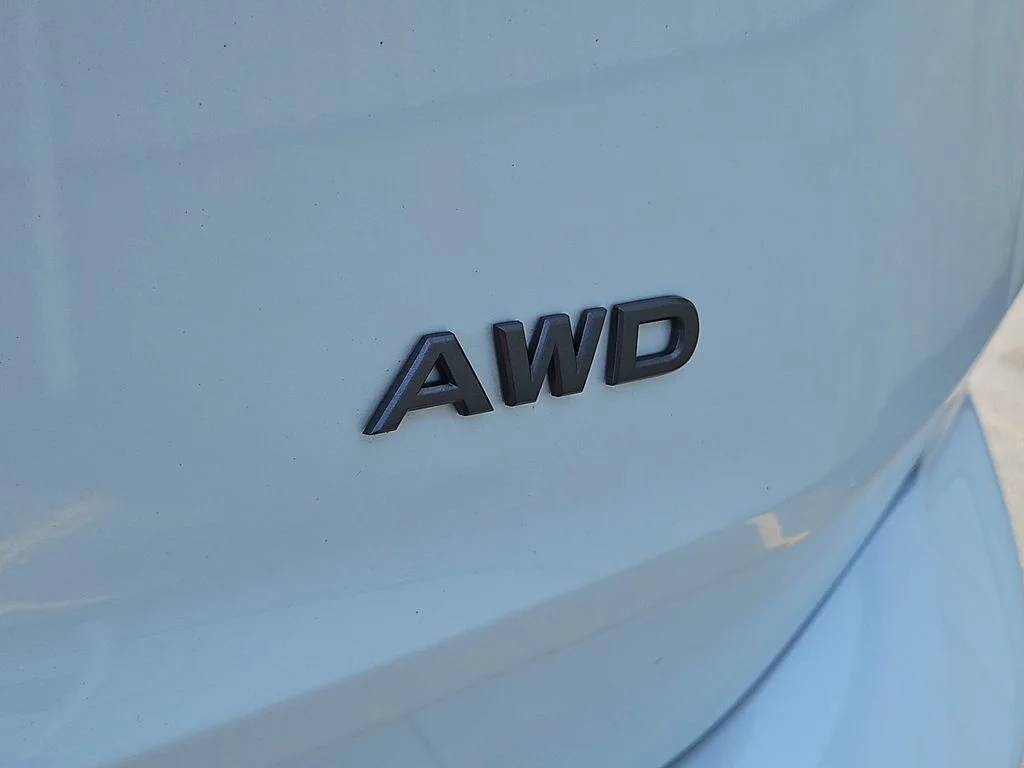 Used 2025 White Nissan SV image 9