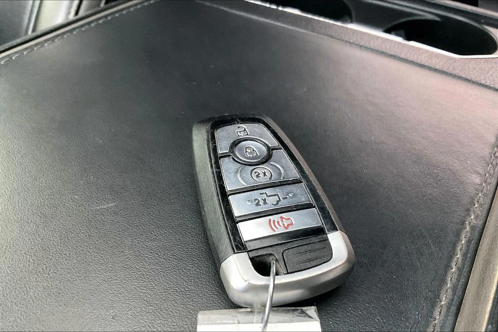 Used 2017 Black Ford Platinum image 11