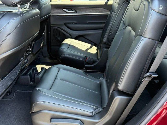 New 2025 Velvet Red Pearl-Coat Exterior Paint Jeep Limited image 27