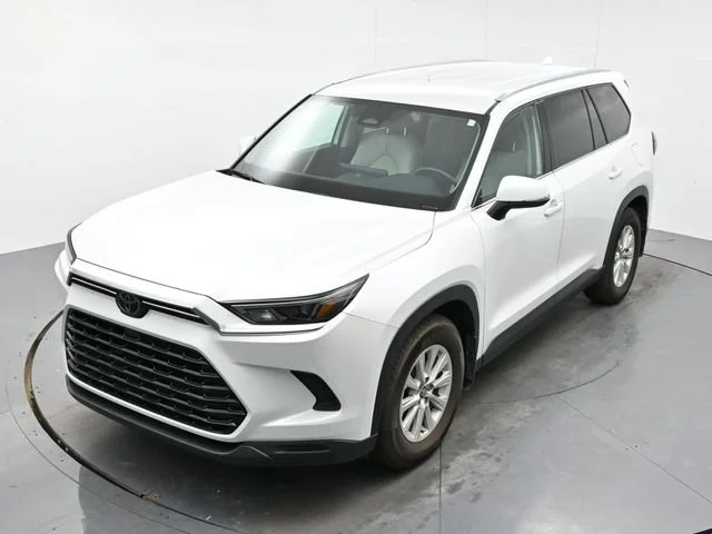 Used 2024 Wind Chill Pearl Toyota XLE image 19