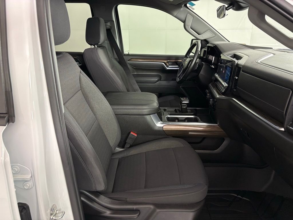 Used 2026 White Chevrolet LT image 43