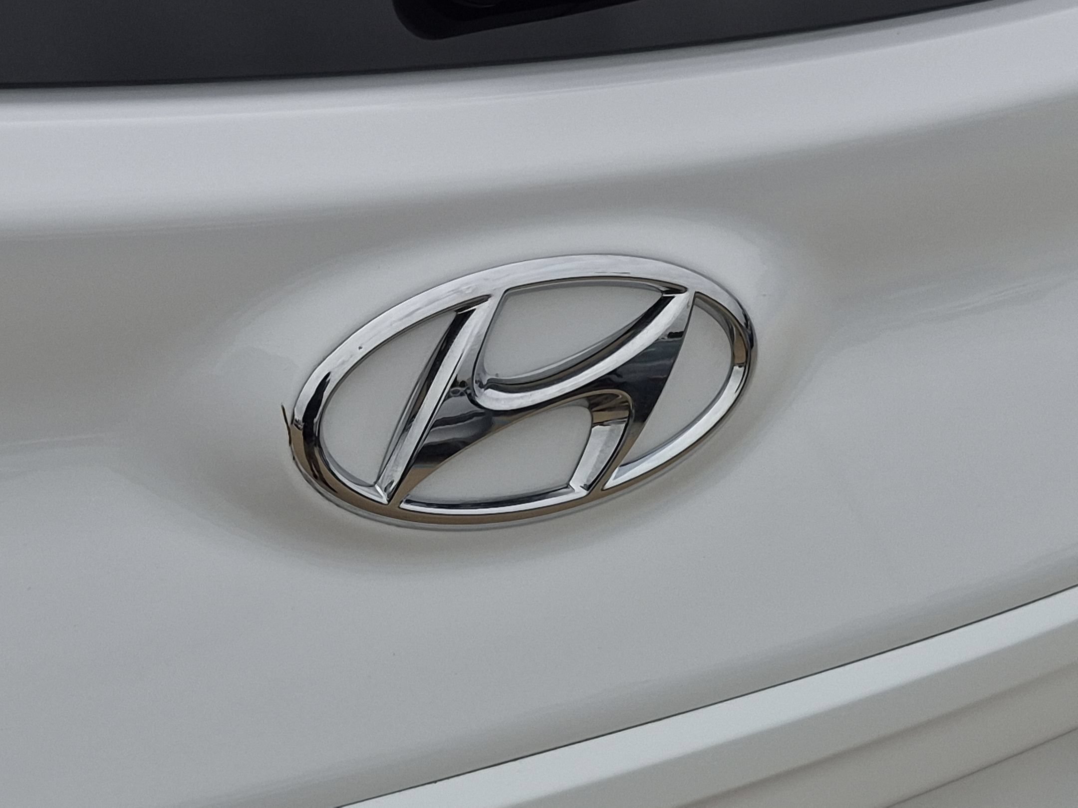 Used 2023 Lunar White Hyundai SEL AWD image 28