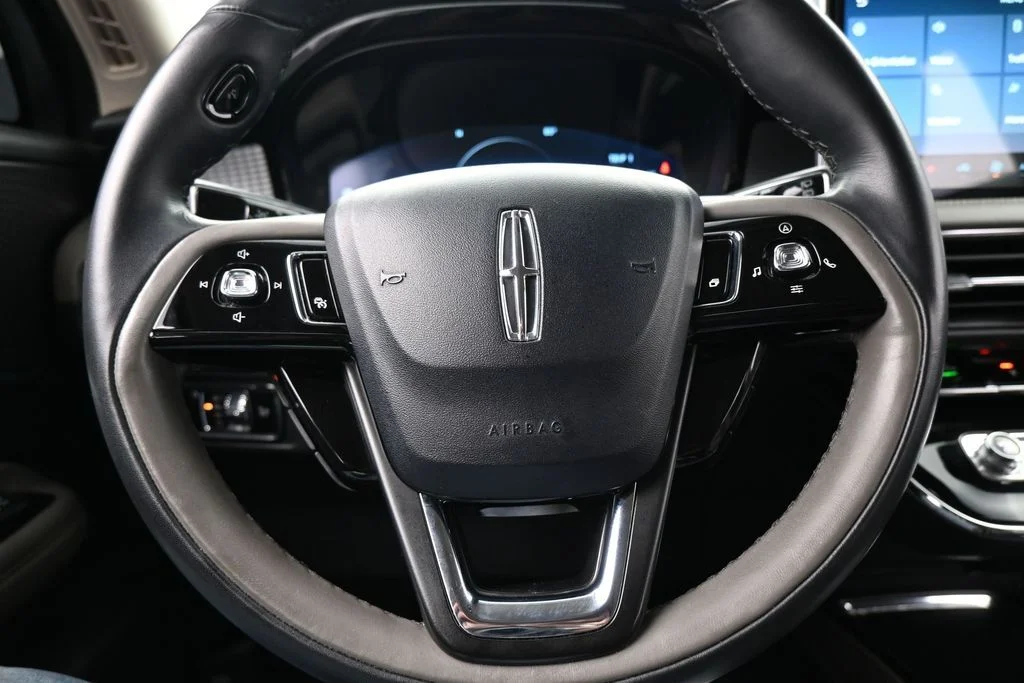 Used 2023 White Metallic Lincoln Reserve image 27