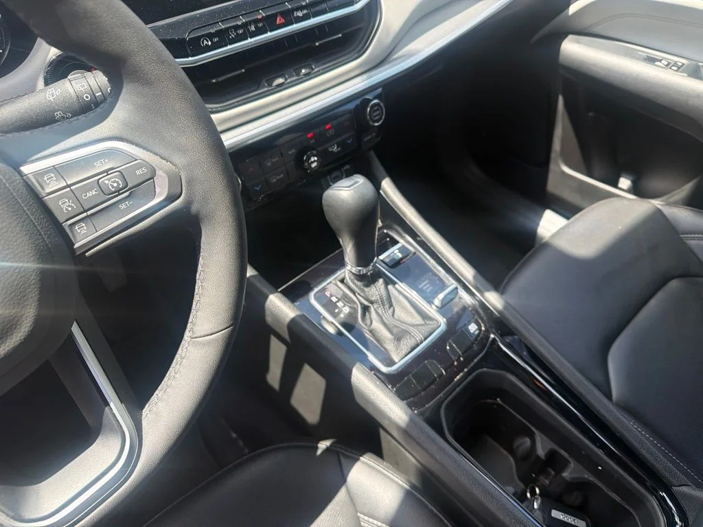 Used 2025 White Jeep Limited image 9