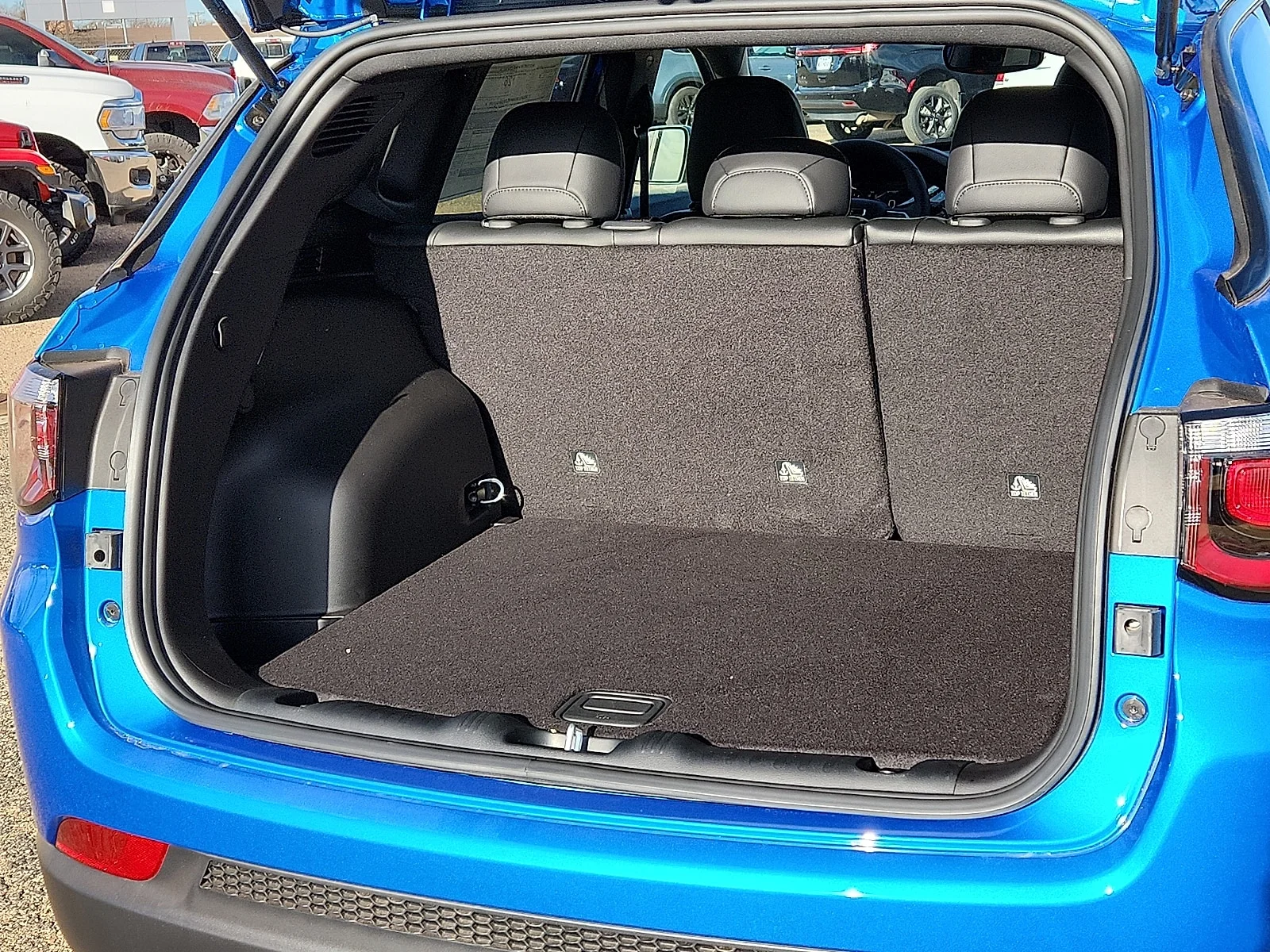 New 2026 Blue Jeep LATITUDE ALTITUDE 4X4 image 9