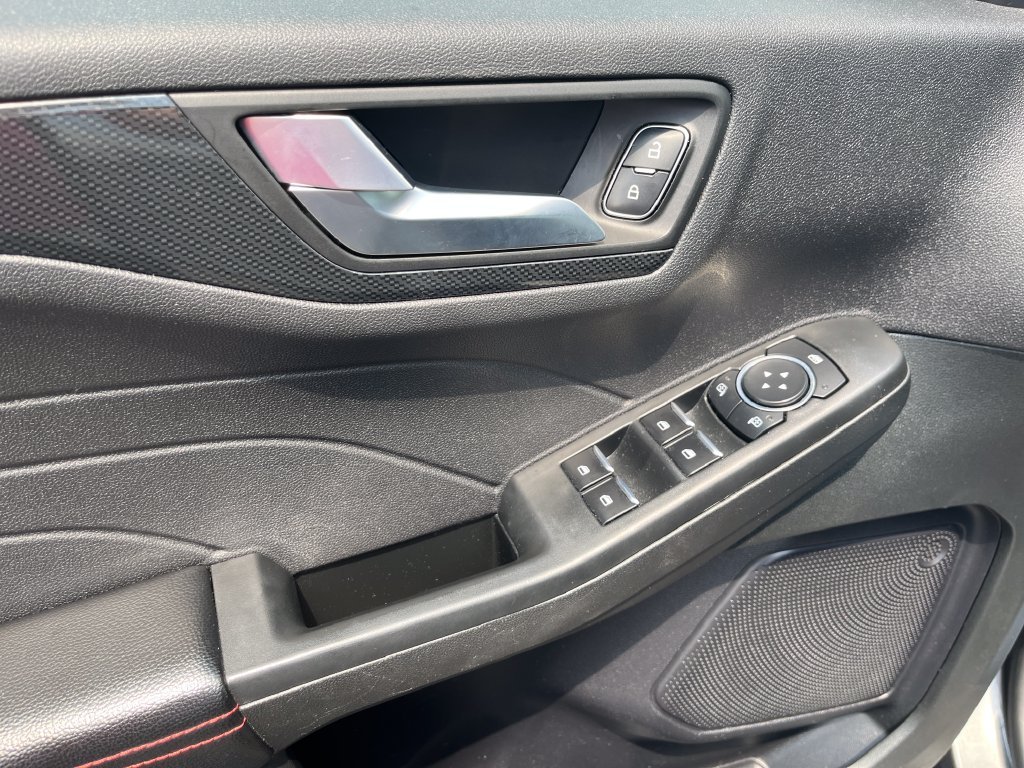 Used 2023 Gray Ford ST-Line image 10