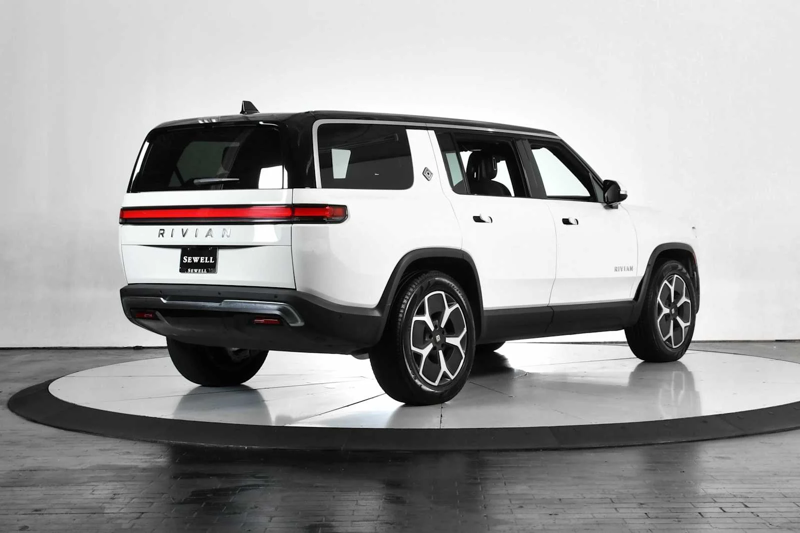 Used 2024 Glacier White Rivian Adventure image 6