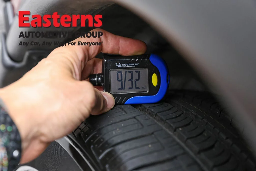 Used 2023 Red Nissan SV image 28