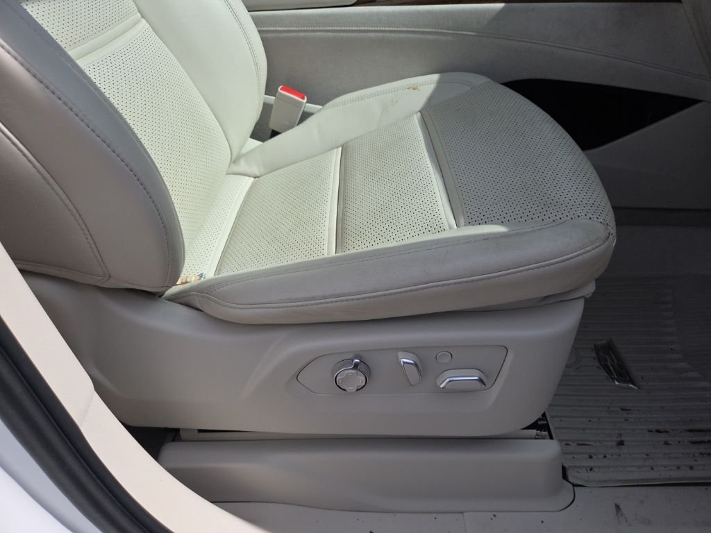 Used 2021 Crystal White Cadillac Sport Platinum image 21