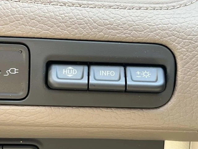 Used 2022 White GMC Denali image 37