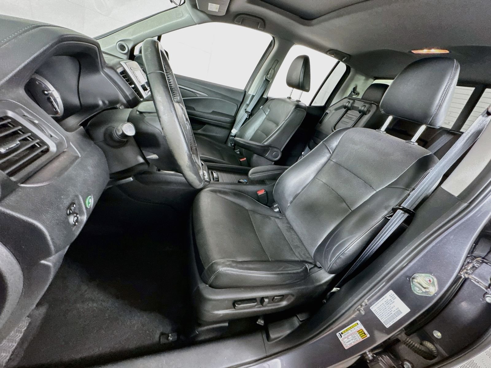 Used 2019 Modern Steel Metallic Honda RTL image 11