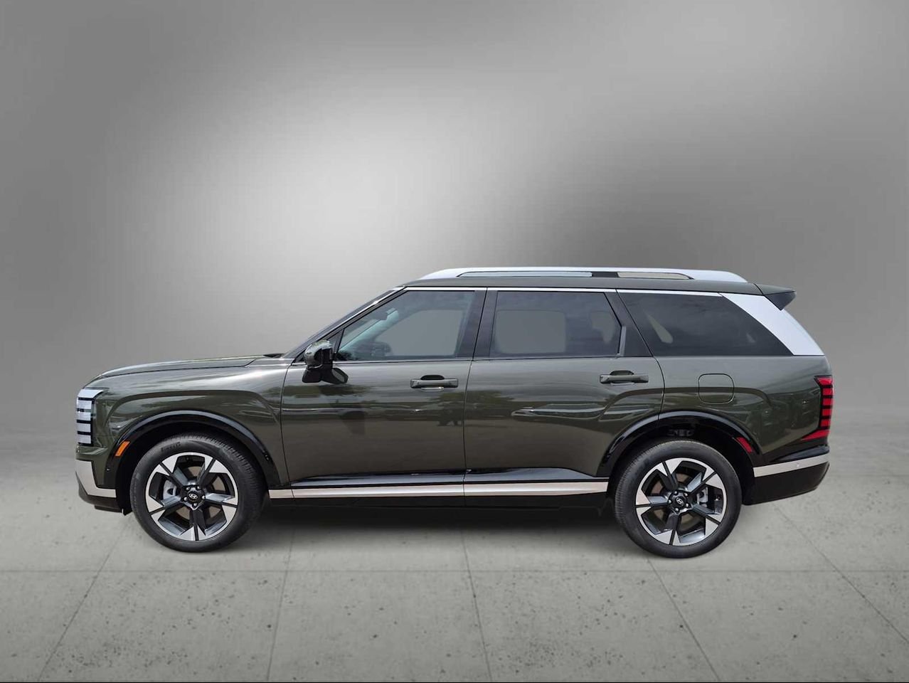 New 2026 Titan Green Hyundai Limited image 5