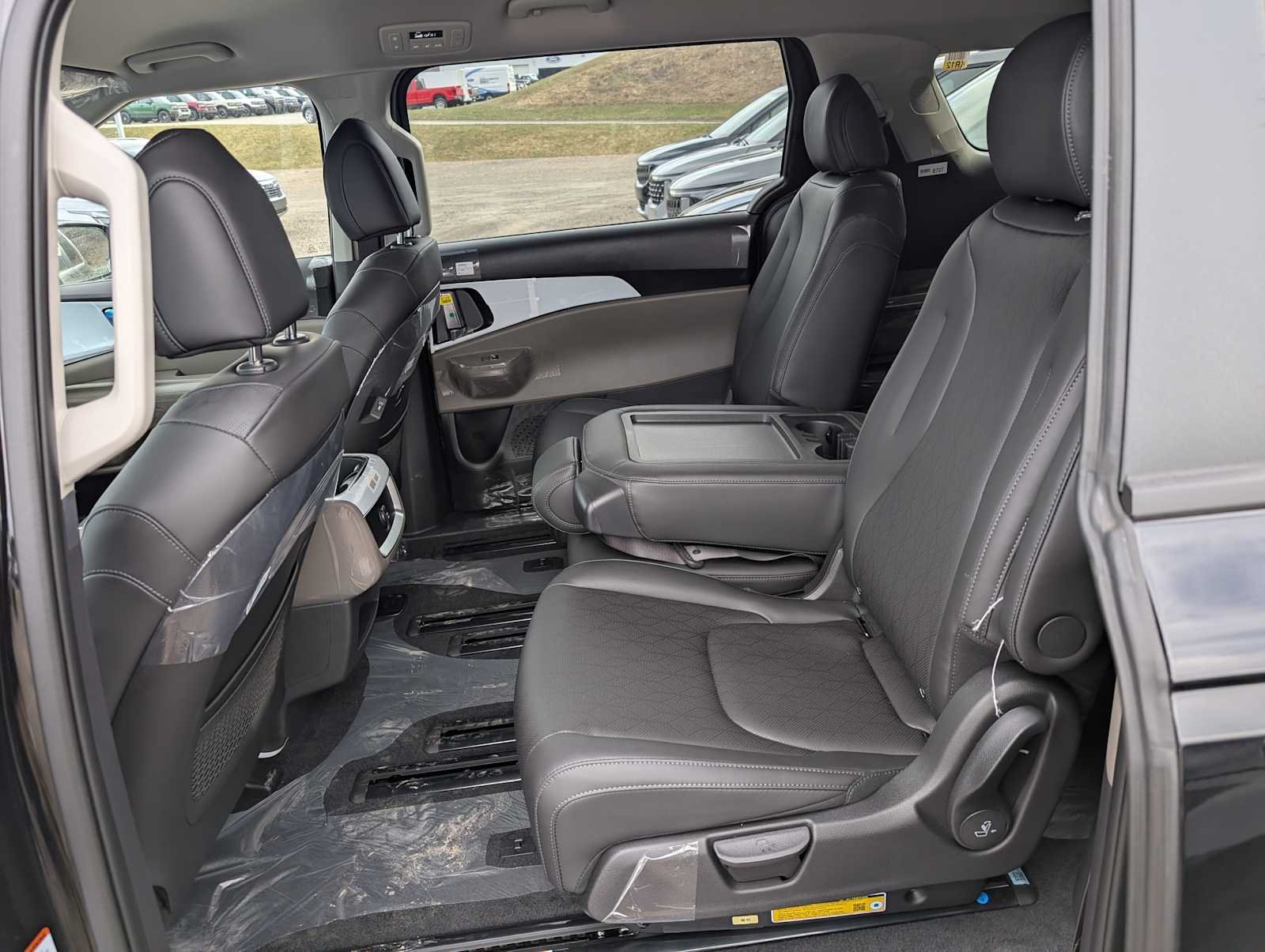 2026 Kia Carnival LXS - Photo 18