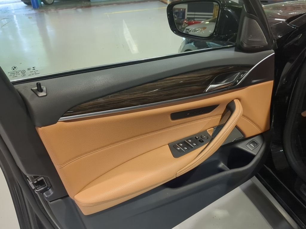 Used 2022 Black BMW 540i xDrive image 14