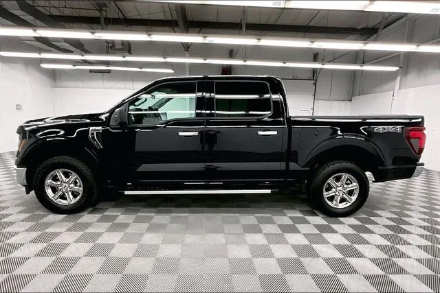 Used 2025 Agate Black Metallic Ford XLT image 13