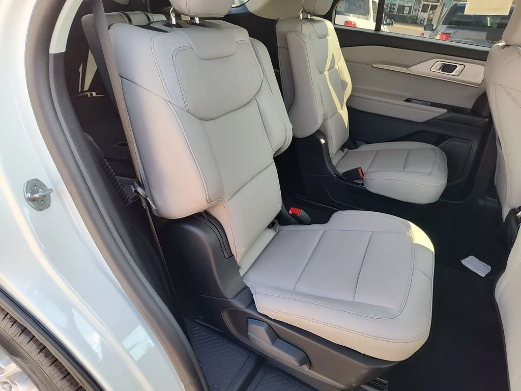 New 2026 Star White Metallic Tri-Coat Ford Active image 13