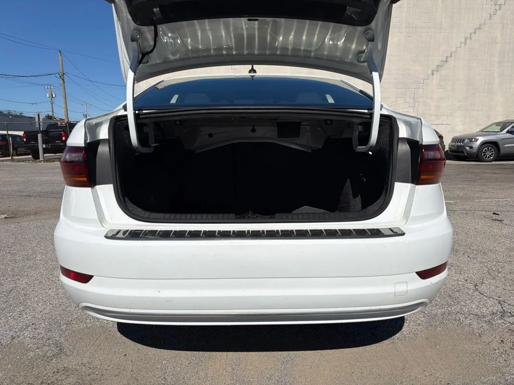 Used 2019 White Volkswagen 1.4T S image 9