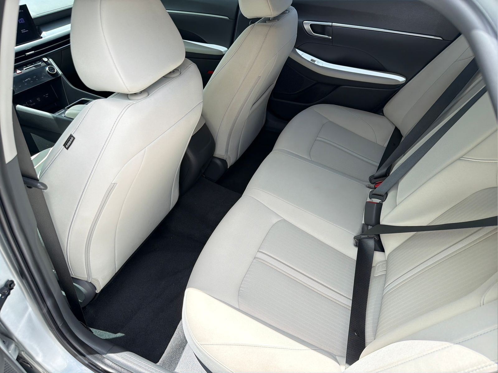 Used 2024 Silver Hyundai SEL image 31