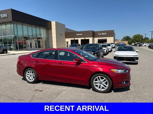 Used 2015 Red Ford SE image 27