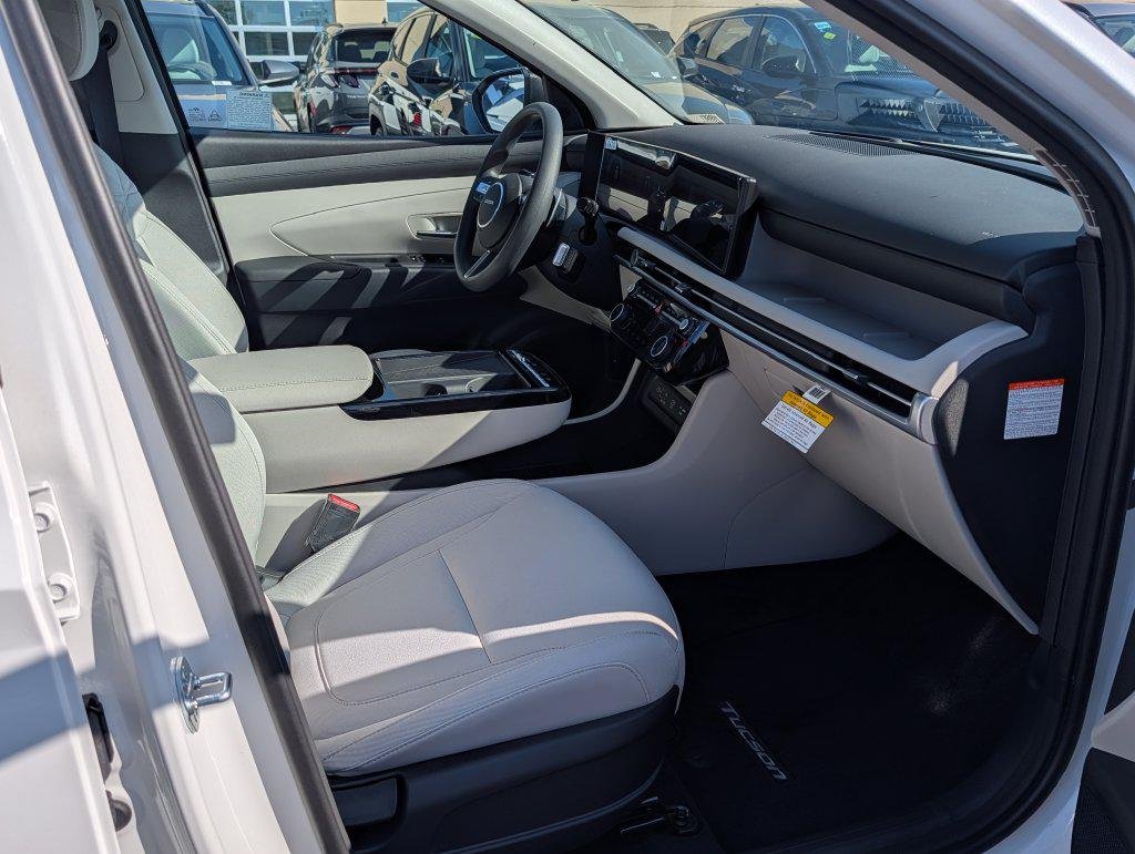New 2026 White Hyundai SEL FWD image 9
