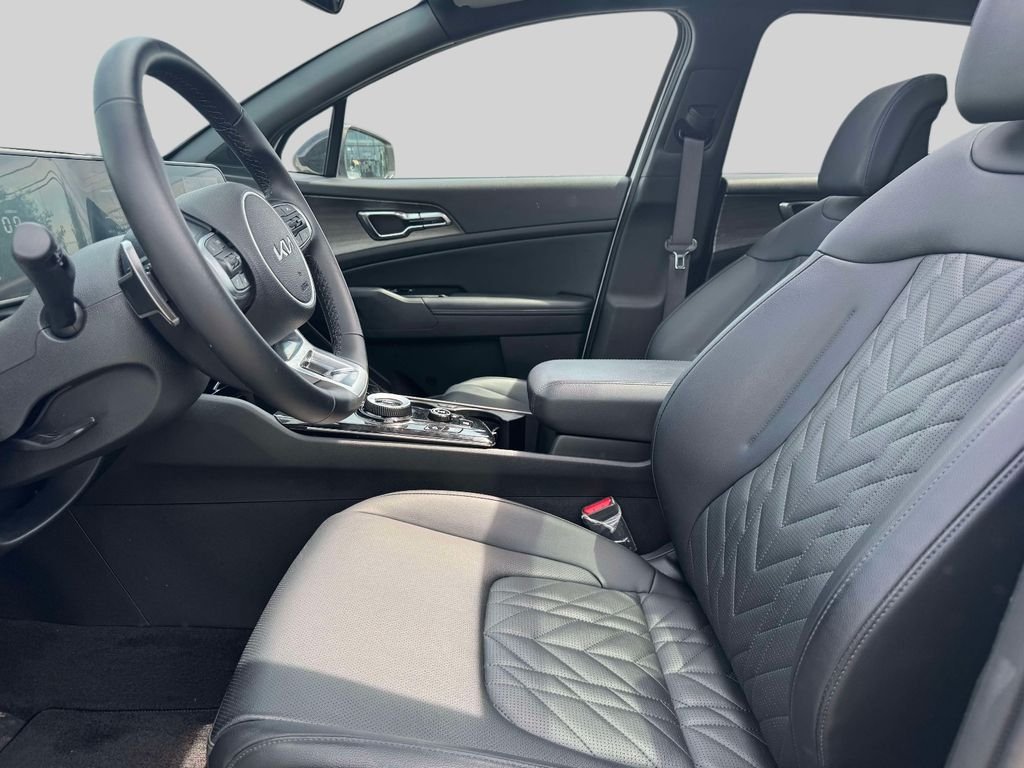 Used 2023 White Kia X-Line image 13