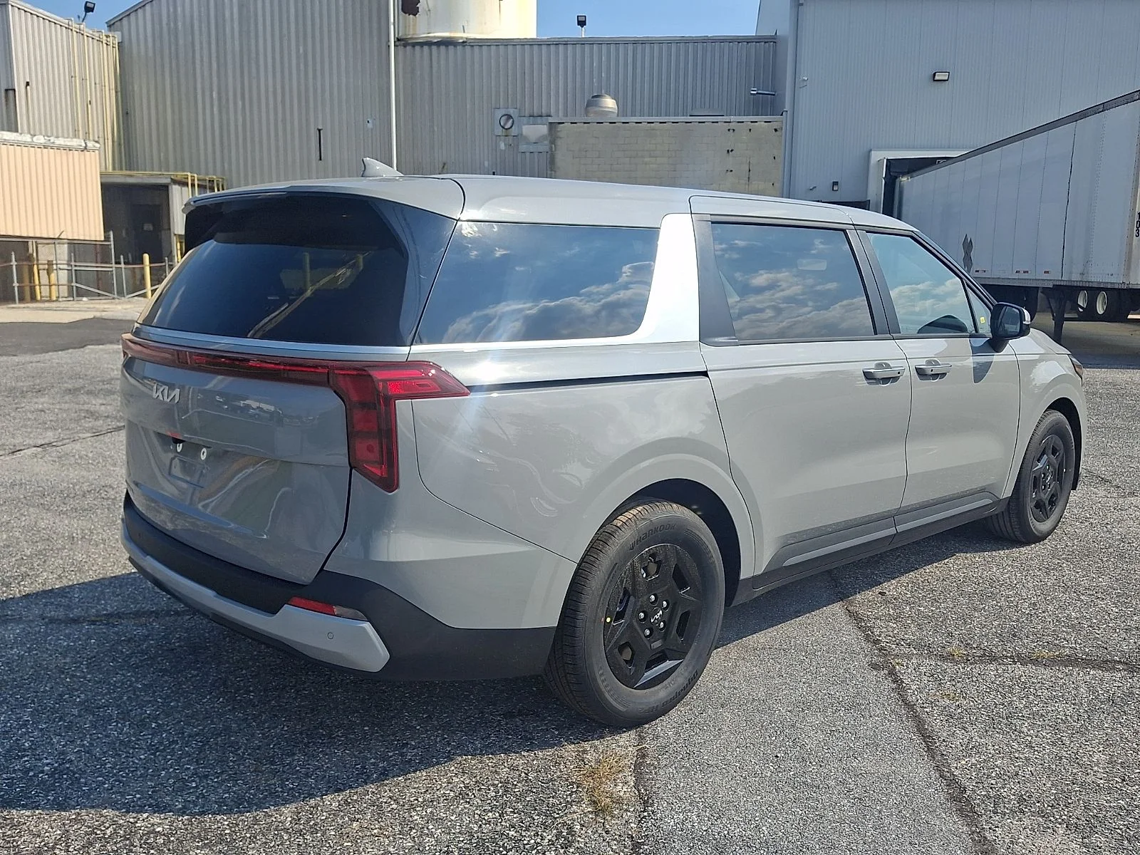 New 2027 White Kia LXS image 3