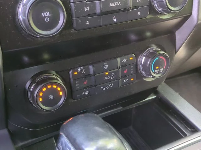 Used 2020 Blue Ford XLT image 35