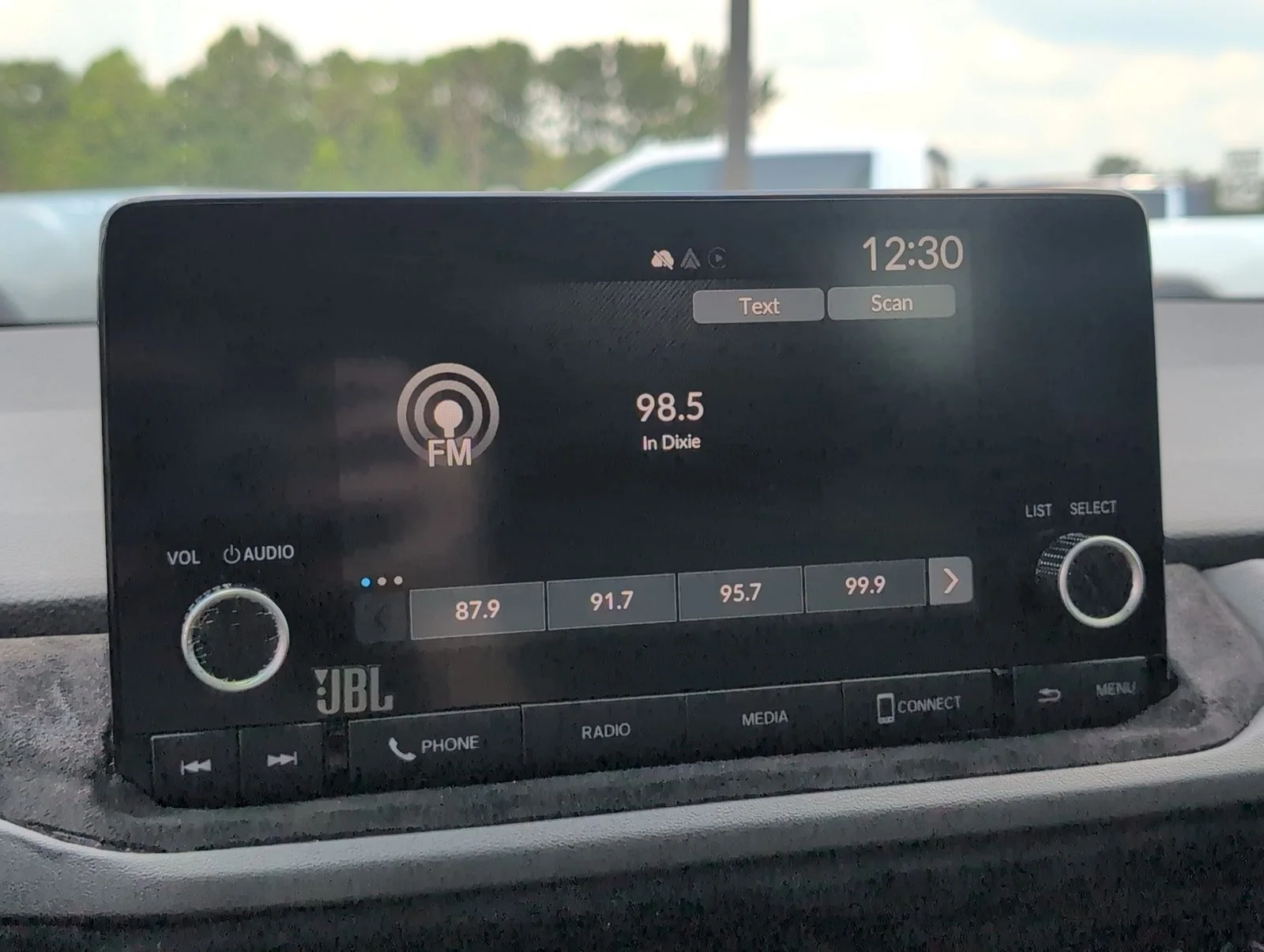 Used 2023  Honda LX image 18