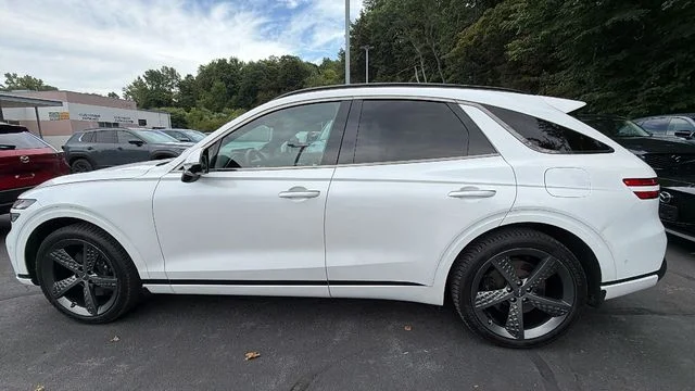 Used 2023 White Genesis 2.5T image 8