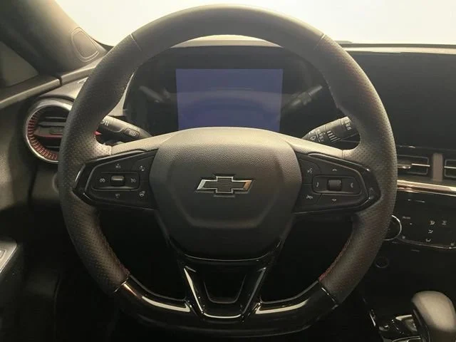 Used 2025 Summit White Chevrolet 2RS image 16