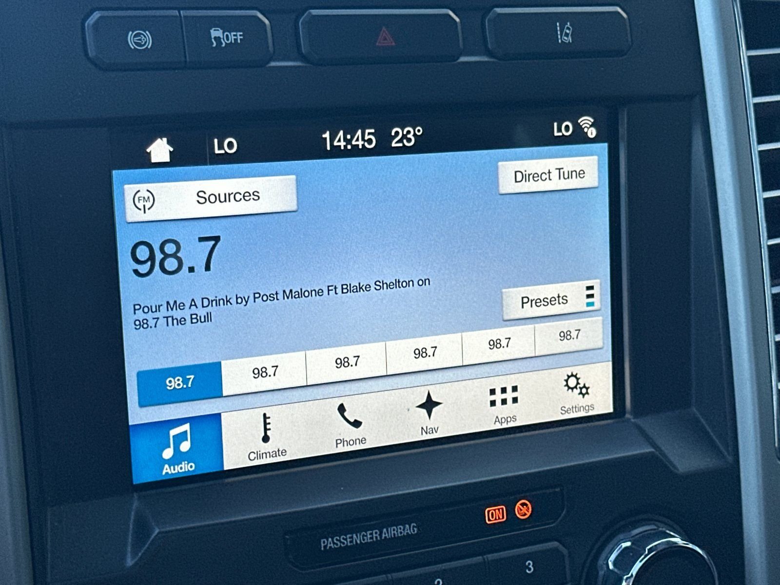 Used 2017 White Gold Metallic Ford Lariat image 17