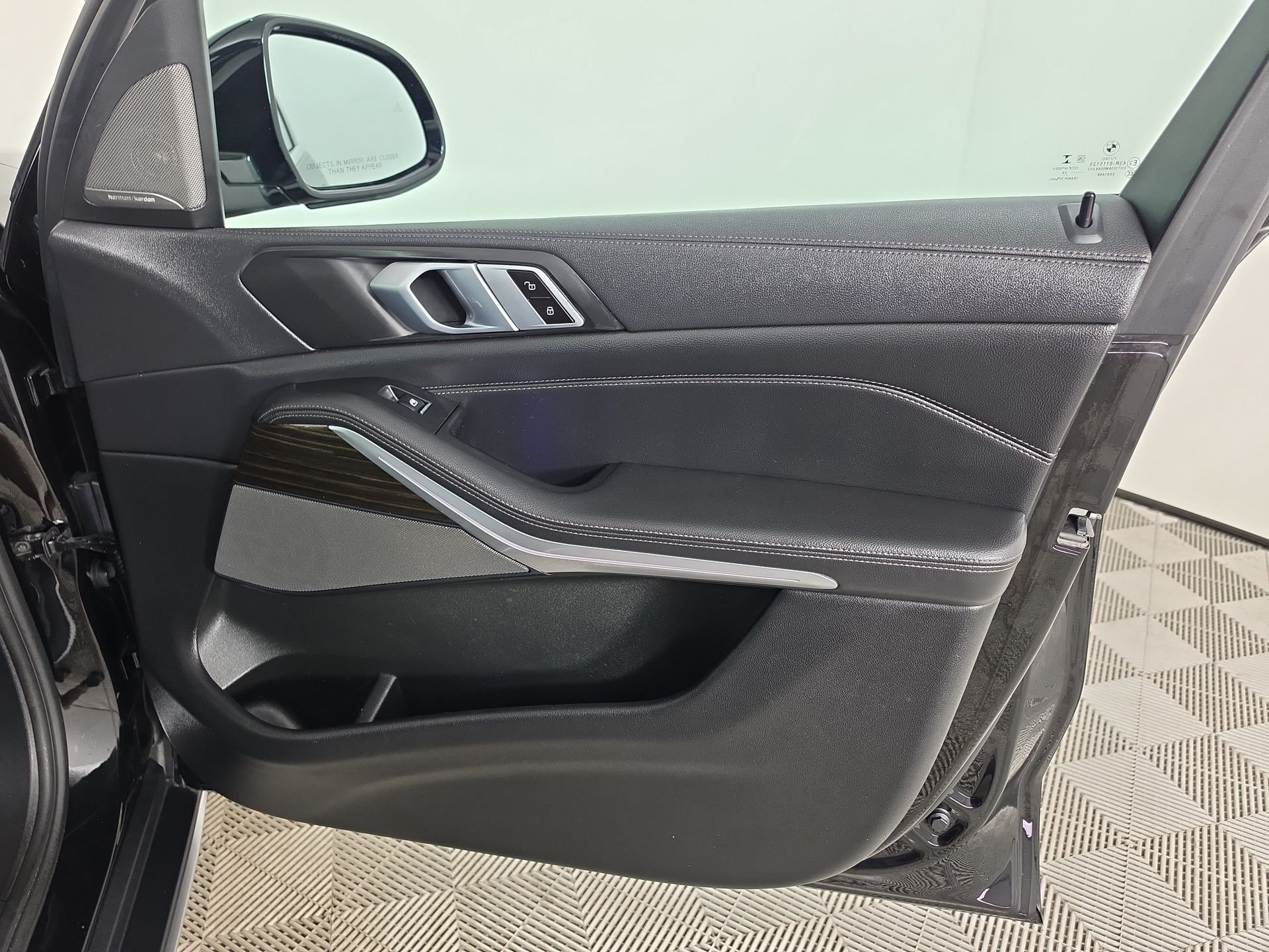 Used 2020 Black BMW sDrive40i image 48