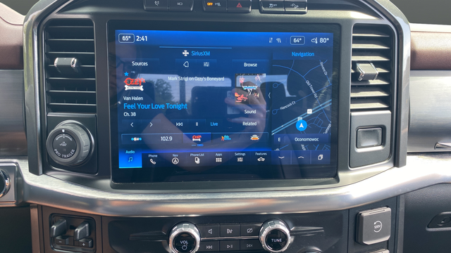 Used 2023 Carbonized Gray Metallic Ford Lariat image 15