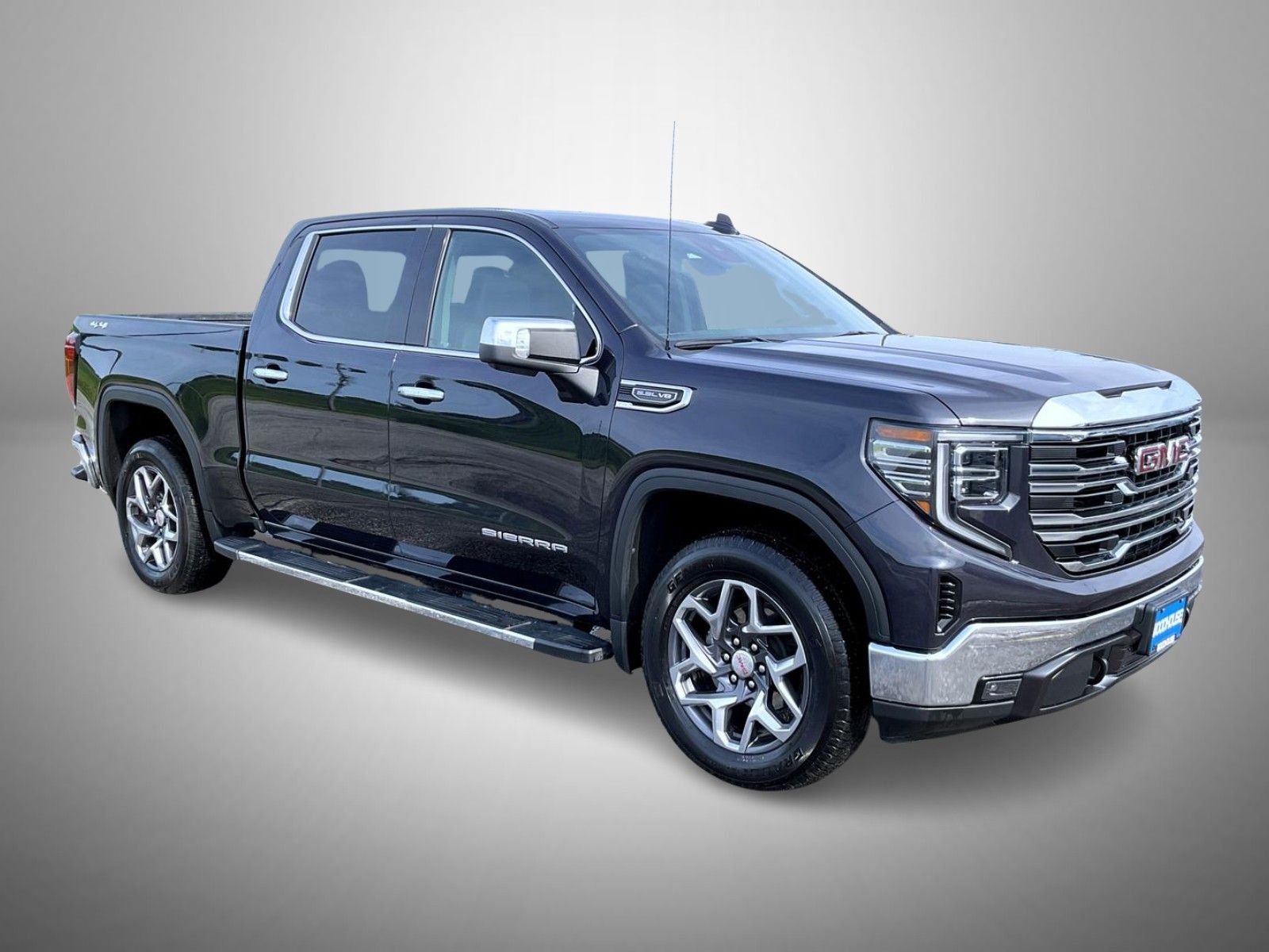 Used 2022 Silver GMC SLT image 3